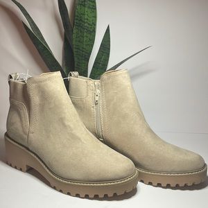 Sz 11 Tan Suede Universal Thread Ankle Boots